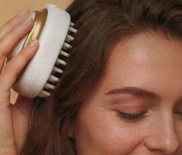 Masażer Avon do skóry głowy